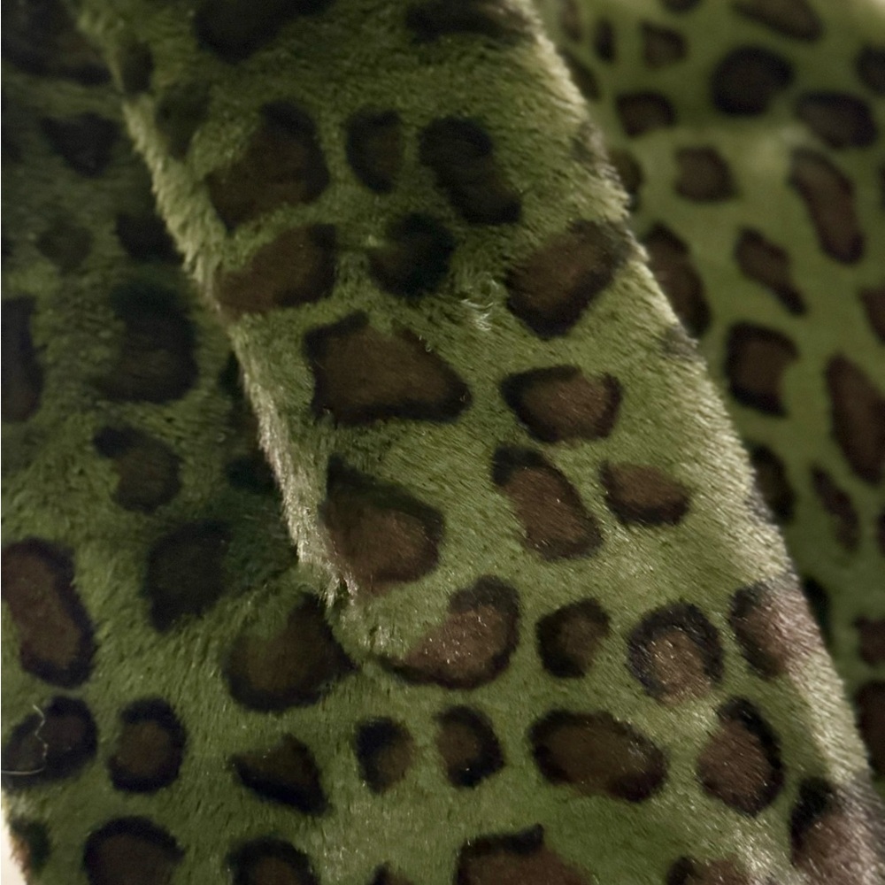 Echo Green Faux Fur Leopard Print Scarf - Picture 3 of 6